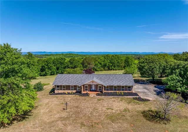 Photo 2 of Sale Pending at 115 Edinburgh Ln, Easley, SC 29640 | MLS# 20300319 | Listing updated on 2026-08-18
