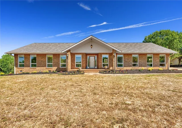 Photo 4 of Sale Pending at 115 Edinburgh Ln, Easley, SC 29640 | MLS# 20300319 | Listing updated on 2026-08-18