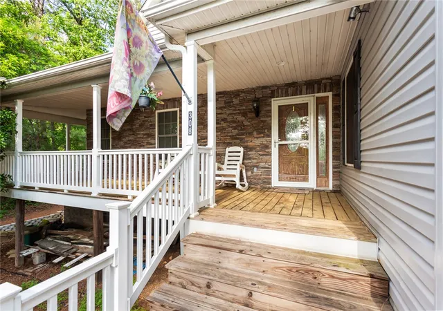 Photo 3 of Single family home for sale at 308 Sun Meadow Ln, Seneca, SC 29678 | MLS# 20300805 | Listing updated on 2026-08-29