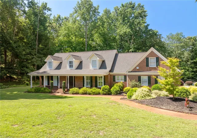 Photo 2 of Single family home for sale at 208 Cedar Dale Dr, Central, SC 29630 | MLS# 20301115 | Listing updated on 2026-08-29