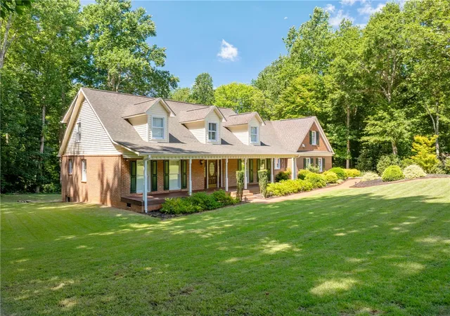 Photo 2 of Single family home for sale at 208 Cedar Dale Dr, Central, SC 29630 | MLS# 20301115 | Listing updated on 2026-08-29