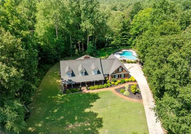 Photo 3 of Single family home for sale at 208 Cedar Dale Dr, Central, SC 29630 | MLS# 20301115 | Listing updated on 2026-08-29