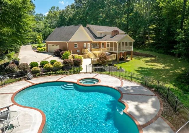 Photo 4 of Single family home for sale at 208 Cedar Dale Dr, Central, SC 29630 | MLS# 20301115 | Listing updated on 2026-08-29