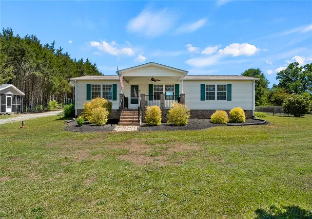 Photo 2 of Manufactured home for sale at 106 Unity Church Rd, Starr, SC 29684 | MLS# 20301375 | Listing updated on 2026-09-10