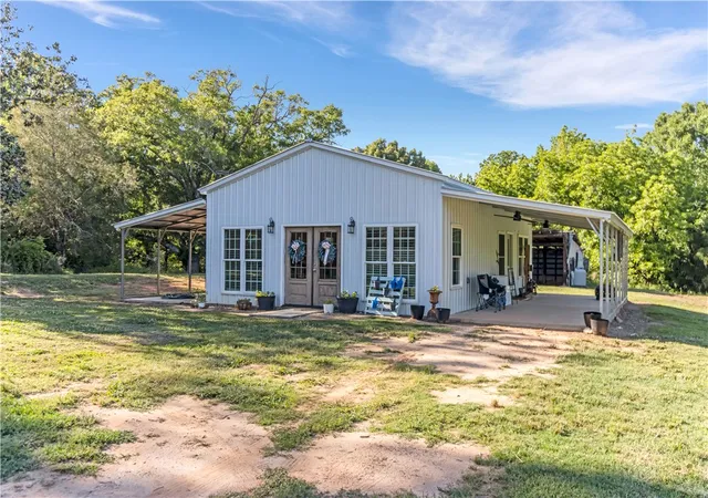Photo 3 of Sale Pending at 2528 Elberton Hwy, Iva, SC 29655 | MLS# 20301510 | Listing updated on 2026-09-17