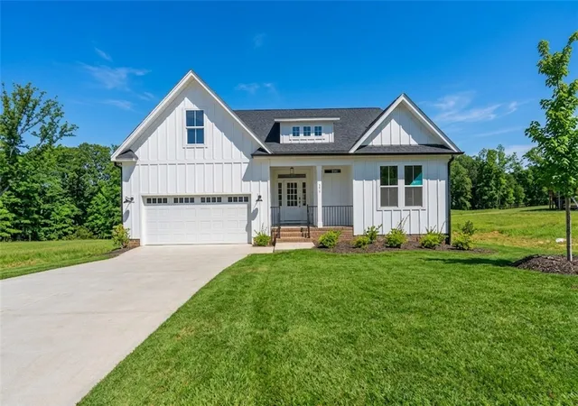 Photo 1 of Single family home for sale at 334 Summerall Dr, Anderson, SC 29621 | MLS# 20301191 | Listing updated on 2026-08-28
