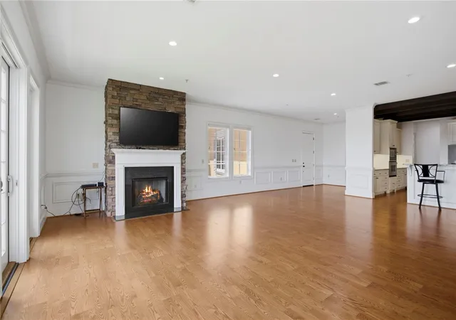 Listing Photo 4 - Condo for sale in building located at 701 Montebello Dr, Greenville, SC 29609 - Unit #304
