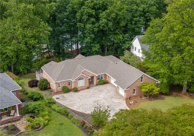 Photo 3 of Single family home for sale at 209 Amethyst Way, Seneca, SC 29672 | MLS# 20301493 | Listing updated on 2026-09-19