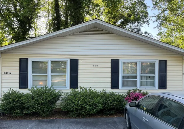 Listing Photo 2 - Condo for sale in building located at 309 Bahan St, Taylors, SC 29687 - Unit #