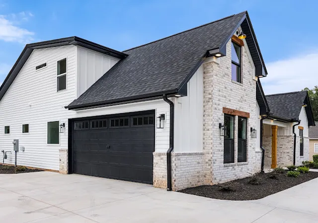 Photo 2 of Single family home for sale at 516 Lakeside Dr, Anderson, SC 29621 | MLS# 20301877 | Listing updated on 2026-08-07