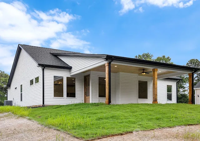 Photo 3 of Single family home for sale at 516 Lakeside Dr, Anderson, SC 29621 | MLS# 20301877 | Listing updated on 2026-08-07