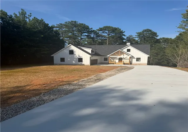 Photo 3 of Single family home for sale at 107 Abaco Ln, Seneca, SC 29672 | MLS# 20301821 | Listing updated on 2026-09-05