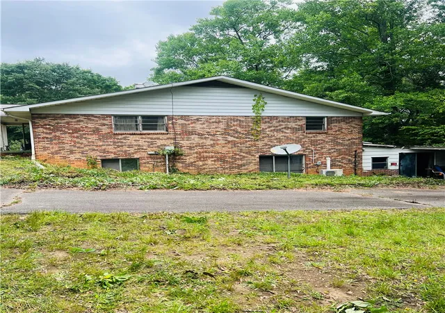 Photo 15 of Sale Pending at 1281 Anderson Hwy, Easley, SC 29642 | MLS# 20301822 | Listing updated on 2026-08-22