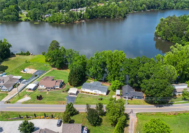 Photo 2 of Manufactured home for sale at 1754 Memorial Dr Ext, Greer, SC 29651 | MLS# 20302208 | Listing updated on 2026-08-21