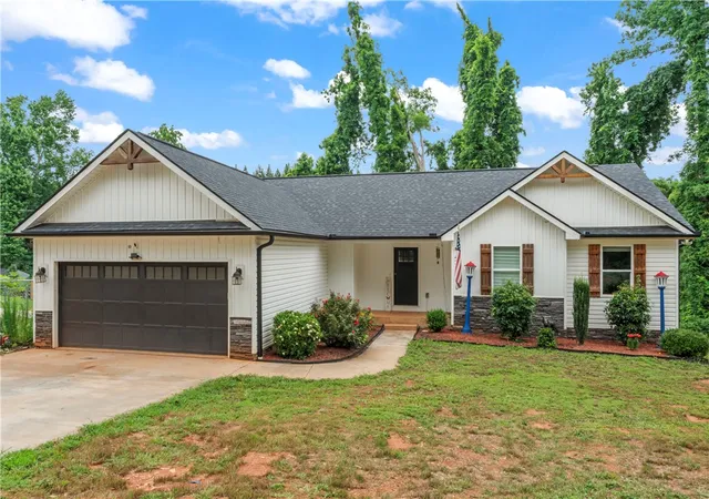 Photo 1 of Single family home for sale at 429 Nelson Dr, Anderson, SC 29621 | MLS# 20302122 | Listing updated on 2026-08-28
