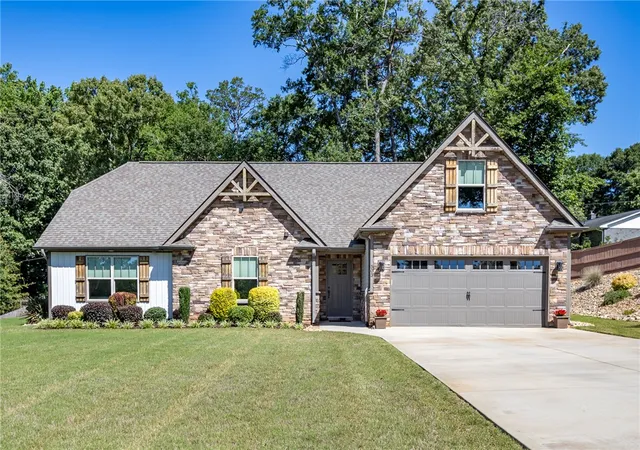 Photo 2 of Single family home for sale at 503 Little John Trl, Anderson, SC 29621 | MLS# 20302386 | Listing updated on 2026-09-10