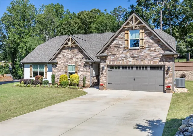 Photo 3 of Single family home for sale at 503 Little John Trl, Anderson, SC 29621 | MLS# 20302386 | Listing updated on 2026-09-10