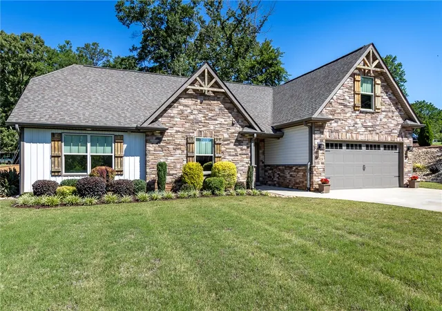Photo 3 of Single family home for sale at 503 Little John Trl, Anderson, SC 29621 | MLS# 20302386 | Listing updated on 2026-09-10