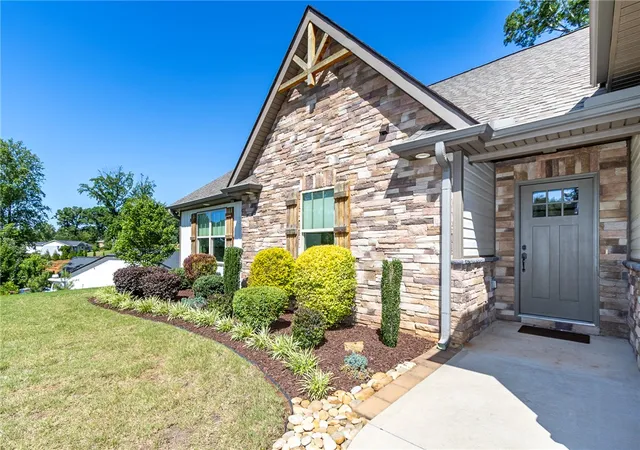 Photo 4 of Single family home for sale at 503 Little John Trl, Anderson, SC 29621 | MLS# 20302386 | Listing updated on 2026-09-10