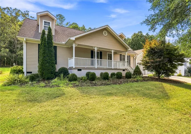 Photo 1 of Single family home for sale at 123 Richland Crk Dr, Westminster, SC 29693 | MLS# 20302644 | Listing updated on 2026-08-28