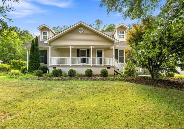 Photo 3 of Single family home for sale at 123 Richland Crk Dr, Westminster, SC 29693 | MLS# 20302644 | Listing updated on 2026-08-28