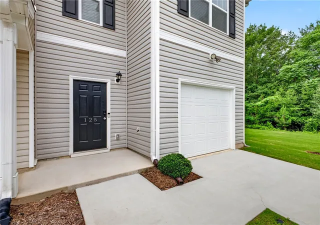 Photo 3 of Townhouse for sale at 125 Southridge Ct, Easley, SC 29642 | MLS# 20302689 | Listing updated on 2026-09-20