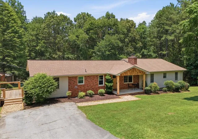 Photo 2 of Single family home for sale at 109 Lanford Dr, Seneca, SC 29672 | MLS# 20302481 | Listing updated on 2026-08-22