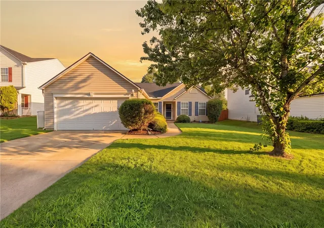 Photo 1 of Single family home for sale at 120 Crescent Crk Ct, Greenville, SC 29605 | MLS# 20302790 | Listing updated on 2026-09-30