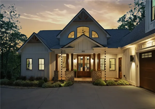 2nd image of 305 Harbor Dr, Seneca, SC 29678 | MLS# 20302835