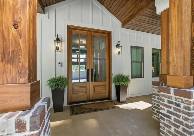 Photo 3 of Sale Pending at 305 Harbor Dr, Seneca, SC 29678 | MLS# 20302835 | Listing updated on 2026-08-24