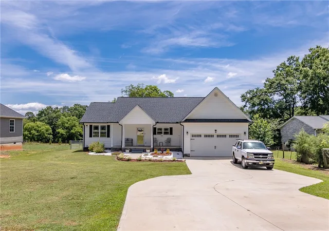 Photo 1 of Single family home for sale at 1719 Gerrard Rd, Anderson, SC 29625 | MLS# 20302865 | Listing updated on 2026-09-11