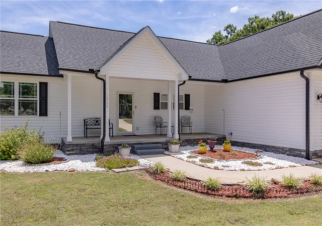 Photo 2 of Single family home for sale at 1719 Gerrard Rd, Anderson, SC 29625 | MLS# 20302865 | Listing updated on 2026-09-11
