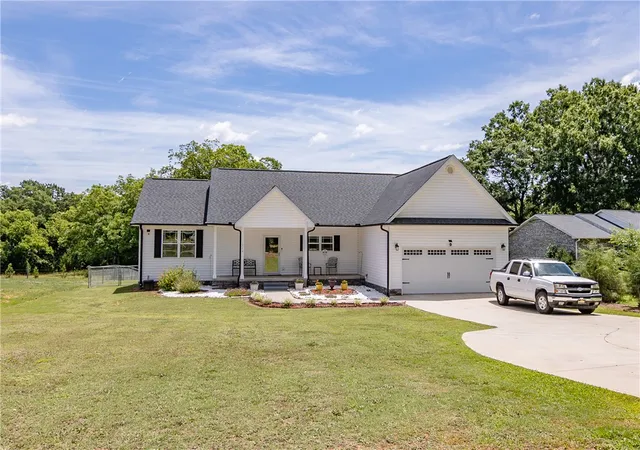 Photo 3 of Single family home for sale at 1719 Gerrard Rd, Anderson, SC 29625 | MLS# 20302865 | Listing updated on 2026-09-11