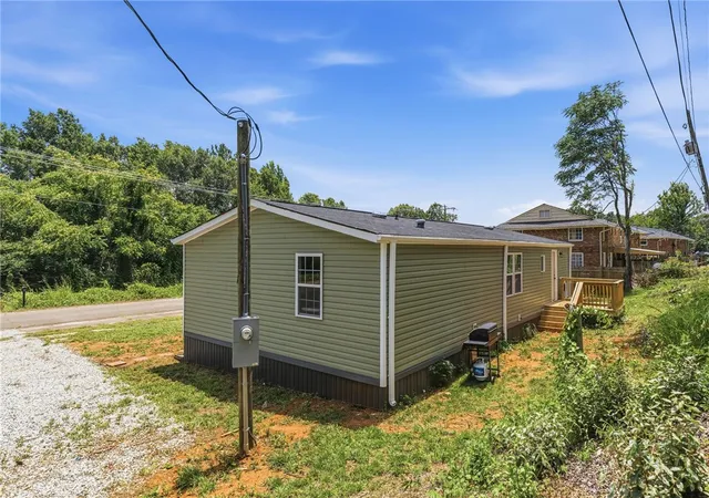 Photo 3 of Manufactured home for sale at 162 Crest Cir, Spartanburg, SC 29302 | MLS# 20303067 | Listing updated on 2026-08-21