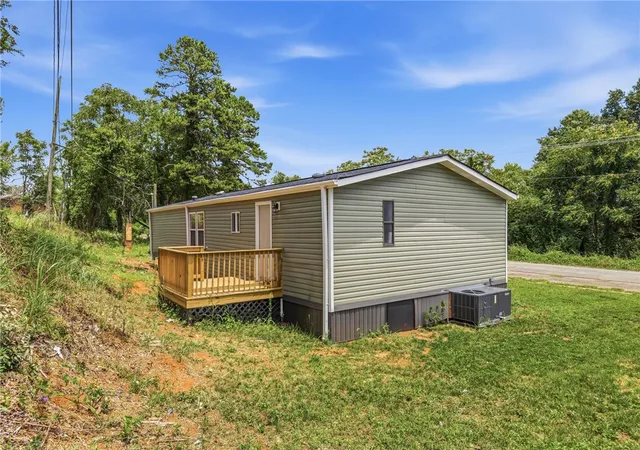 Photo 3 of Manufactured home for sale at 162 Crest Cir, Spartanburg, SC 29302 | MLS# 20303067 | Listing updated on 2026-08-21
