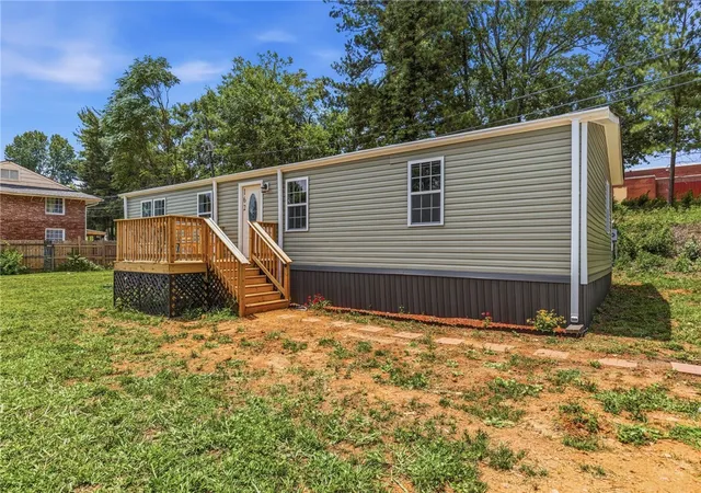 Photo 4 of Manufactured home for sale at 162 Crest Cir, Spartanburg, SC 29302 | MLS# 20303067 | Listing updated on 2026-08-21