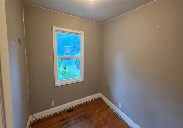 Photo 4 of Single family home for sale at 42 Shady Ln, Spartanburg, SC 29302 | MLS# 20303072 | Listing updated on 2026-09-17