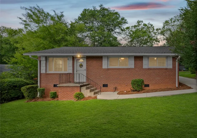 Photo 1 of Single family home for sale at 17 Eisenhower Dr, Greenville, SC 29607 | MLS# 20303099 | Listing updated on 2026-10-27
