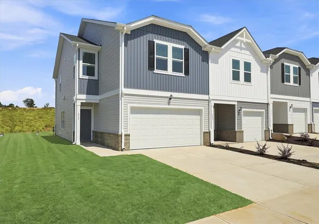 Photo 3 of Sale Pending at 433 Blissful Ct, Taylors, SC 29687 | MLS# 20302910 | Listing updated on 2026-09-06