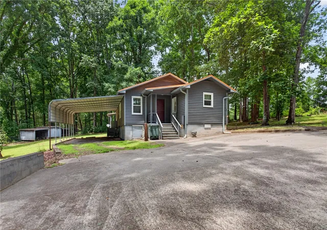 Photo 3 of Single family home for sale at 230 Dickard Rd, Seneca, SC 29672 | MLS# 20303213 | Listing updated on 2026-08-29