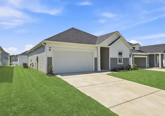 Photo 3 of Single family home for sale at 935 Rising Oak Ct, Spartanburg, SC 29301 | MLS# 20303173 | Listing updated on 2026-09-17