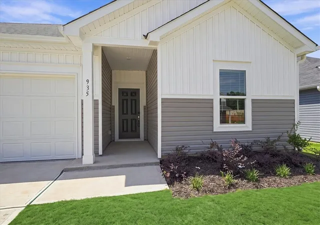 Photo 3 of Sale Pending at 935 Rising Oak Ct, Spartanburg, SC 29301 | MLS# 20303173 | Listing updated on 2026-09-23
