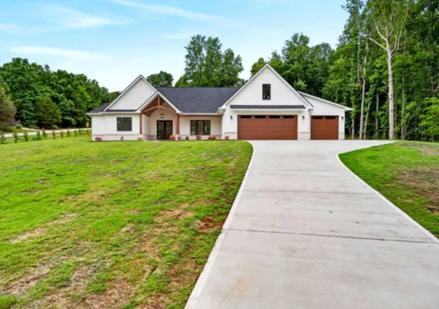 Single family home for sale at 501 W Peninsula Dr, Laurens, SC 29360 | MLS# 20303232