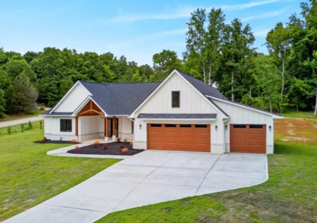 Photo 1 of Single family home for sale at 501 W Peninsula Dr, Laurens, SC 29360 | MLS# 20303232 | Listing updated on 2026-09-18