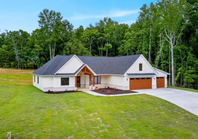 Photo 3 of Single family home for sale at 501 W Peninsula Dr, Laurens, SC 29360 | MLS# 20303232 | Listing updated on 2026-09-18