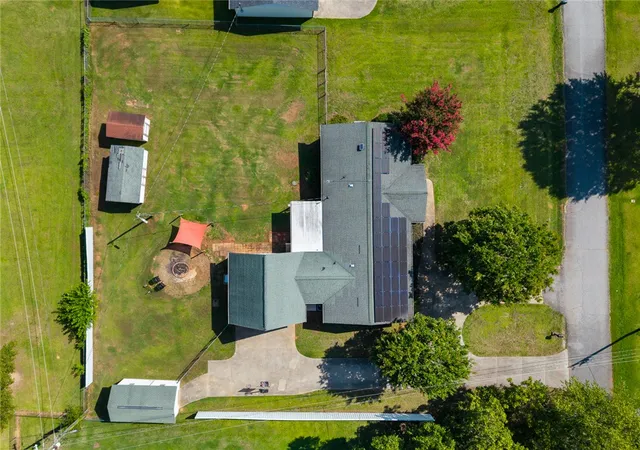 Photo 2 of Single family home for sale at 105 Lee Dr, Williamston, SC 29697 | MLS# 20303255 | Listing updated on 2026-09-22