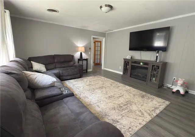 Photo 3 of Single family home for sale at 213 Briarwood Dr, Belton, SC 29627 | MLS# 20303411 | Listing updated on 2026-08-23