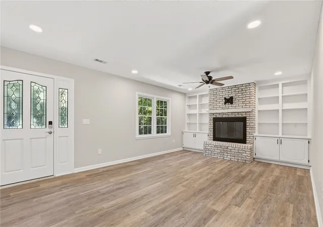 Photo 4 of Single family home for sale at 515 Hartwell Dr, Seneca, SC 29672 | MLS# 20303257 | Listing updated on 2026-09-14