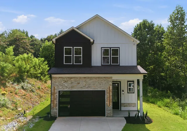 Photo 2 of Single family home for sale at 127 Moore Dr, Easley, SC 29642 | MLS# 20303486 | Listing updated on 2026-09-19