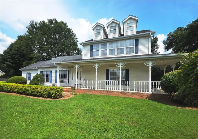Photo 1 of Single family home for sale at 104 Wren Xing Ct, Easley, SC 29642 | MLS# 20302831 | Listing updated on 2026-08-20